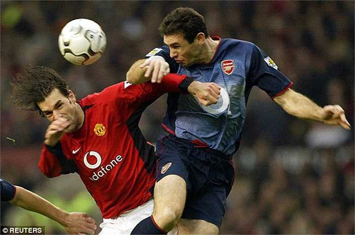 Bên cạnh Tony Adams còn có Martin Keown. Đây là sự lựa chọn số một của Arsene Wenger trong rất nhiều năm