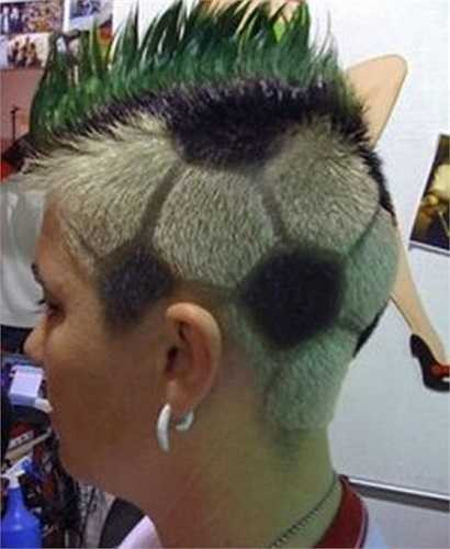 Tạo hình cầu kỳ hơn nhờ những màu nhuộm sặc sỡ.