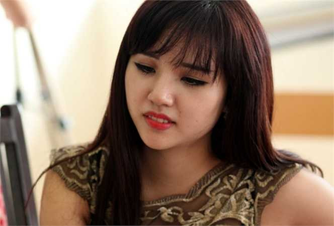 Mai chia sẻ thêm: 'Vừa đi học, vừa đi làm, lại thêm nhiều hoạt động khác nhiều khi mình cũng thấy kiệt sức nhưng vẫn luôn cố gắng cân bằng mọi việc. Mình hoàn thành tốt công việc, kết quả học tập cao và đảm bảo được sức khỏe'.