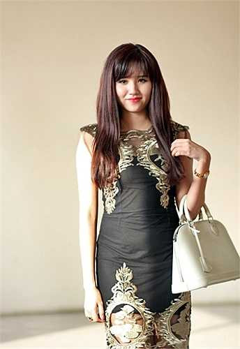 Nữ thạc sĩ Luật xinh đẹp trên hàng ghế giám khảo cuộc thi hoa khôi của trường cũ