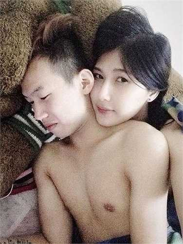 và cả hai đã cùng tạo ra scandal khi tung ảnh khoe thân trên giường.