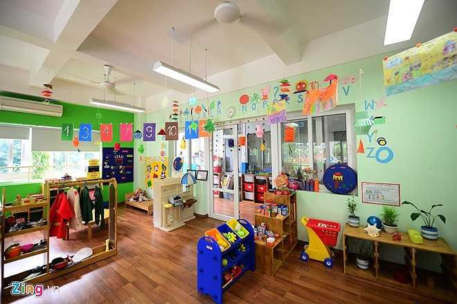 Phòng học thiết kế thành từng góc nhỏ với các chủ đề khác nhau giúp trẻ vừa học vừa chơi. 