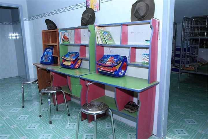 Từng có một tuổi thơ nhọc nhằn nên Phi Nhung cảm nhận hết đầy đủ nỗi đau của 1 đứa trẻ chịu cảnh mồ côi.