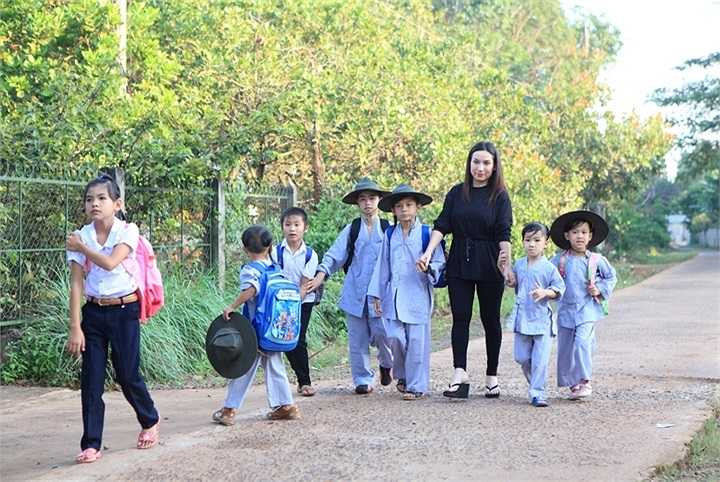 Trong đêm nhạc, Phi Nhung sẽ thể hiện lại những bài hát gắn liền tên tuổi trong 20 năm qua