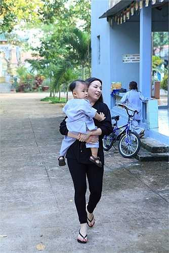 Và nhiều tiết mục đặc biệt cùng các khách mời Trấn Thành, Quách Ngọc Ngoan, NS Kim Tử Long, Bảo Chung, Việt Anh và Kiều Mai Lý. 