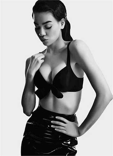 Chính bởi sự ít ỏi này, nên mỗi lần bà mẹ một con mặc nội y trước ống kính máy ảnh luôn gây sốt.