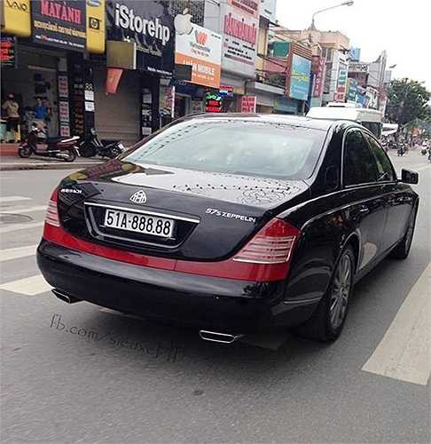 Maybach 57S Zeppelin màu đen mang biển ngũ quý 8 với đầu kiểm soát 51A (TP.HCM) nhưng thường xuyên được bắt gặp ở Hải Phòng. Chủ nhân là giám đốc một công ty nhựa. Ảnh: Siêu xe Hải Phòng.