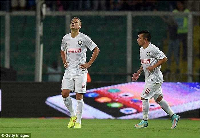 300 lần ra sân trong màu áo Man Utd, 15 danh hiệu lớn nhỏ đã chỉ còn là quá khứ với Nemanja Vidic