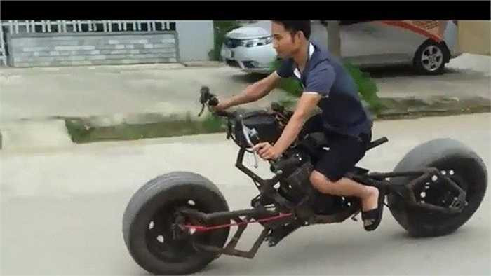 Chuyên trang về xe nổi tiếng Carscoops đã có một bài viết về mẫu xe Batman của một bạn trẻ tại Lạng Sơn. Sau đó, chuyên trang Motorcycle cũng đăng tải bài viết kèm theo video chạy thử của mẫu xe Batman tự chế này vào hồi đầu tháng 8/2013. 