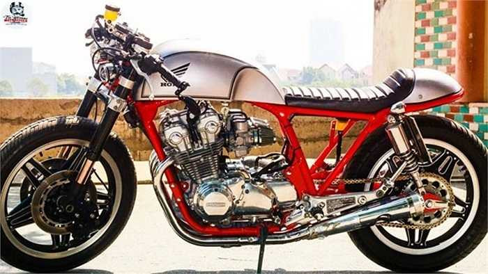 Hồi tháng 8/2013, một số trang tin nước ngoài như Bike Shed và Autoevolution đã đưa tin về mẫu xe Honda độ theo phong cách Ducati của một kỹ sư Việt Nam. Đến nay, chiếc Honda CB750 đời 1981 được dọn theo phong cách café racer của xưởng độ Tự Thanh Đa (TP HCM).