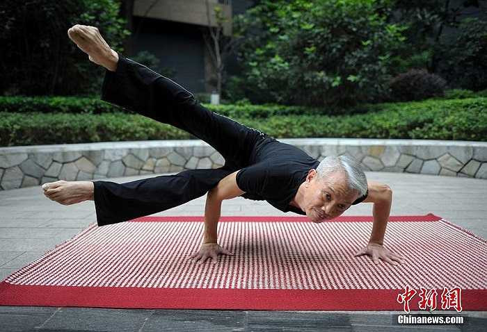 Thuật ngữ Yoga có nghĩa là đặt mình dưới một cái ách, điều ngự, cột thắt lại, chuẩn bị, chuyên chú. 