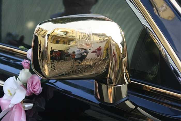 Theo Royal Gold, để chế một bộ các chi tiết mới, chủ nhân tiết kiệm được khoảng 300-500 triệu so với đặt mua từ Rolls-Royce, nhưng vấn đề này không quan trọng, trên hết là sự độc đáo bởi chế tác thủ công.