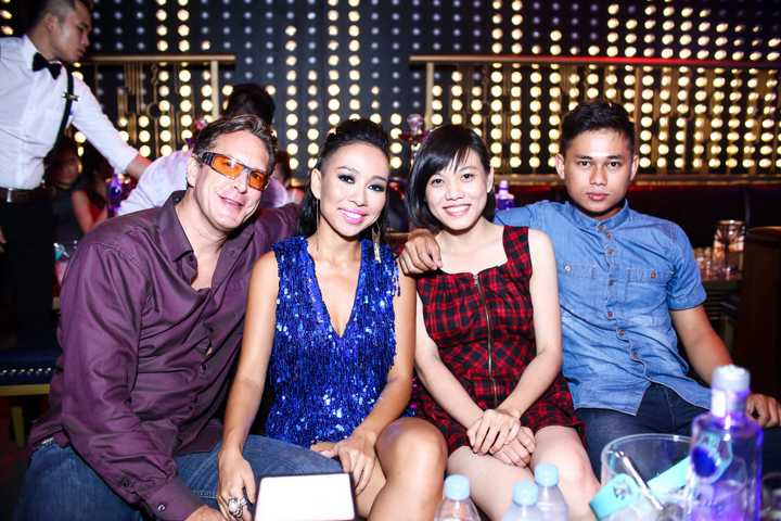 Cô dành nhiều thời gian để đi du lịch cùng bạn trai và tận hưởng nhưng khoảnh khắc ngọt ngào bên bạn trai.