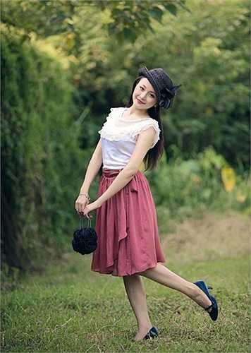 Sinh ra trong một gia đình có bố mẹ đều làm nghệ thuật nên Trang cũng đã có ảnh hưởng rất lớn từ gia đình. Bố là nhạc sỹ, mẹ hai làm biên đạo múa nên ngay từ nhỏ, Trang đã được bố mẹ cho vào Nhà văn hóa thiếu nhi Việt Đức (Thành phố Vinh – Nghệ An) học đàn, vẽ