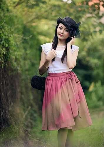 'Hiện tại, Trang cảm thấy hài lòng với công việc của mình. Ngày ngày đến trường dạy múa, những lúc rảnh rỗi lại đi biểu diễn cho các chương trình lớn trên địa bàn Hà Nội hay thi thoảng cũng nhận được lời mời sang nước ngoài biểu diễn. Cuộc sống của Trang gắn liền với nghiệp múa... nhưng chưa bao giờ Trang thấy nhàm chán cả.' - Quỳnh Trang hạnh phúc chia sẻ về công việc của mình.