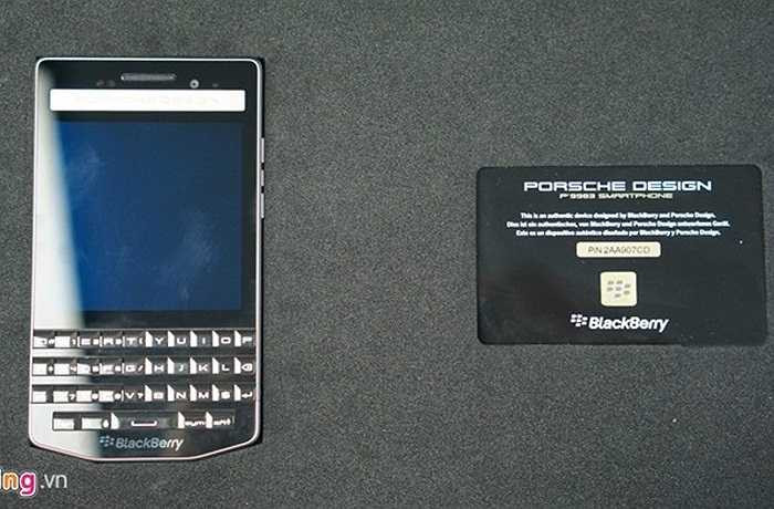 BlackBerry Posche Design P'9983 vừa được đưa về Việt Nam theo đường xách tay. Máy được chào bán với giá 66 triệu đồng, tương đồng với bản P'9981 ở thời điểm mới về Việt Nam.