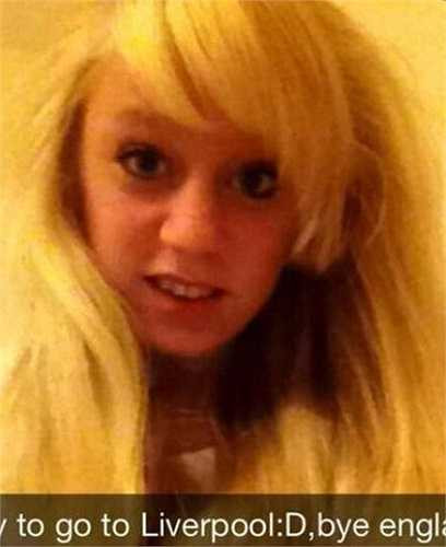 Nhiều khi, các ảnh chụp tự sướng bị lên án gay gắt chỉ vì những dòng chú thích kèm theo của chủ nhân. Như trong tấm hình này, cô gái thản nhiên viết: 'Sẵn sàng đến Liverpool, tạm biệt Anh', mà không biết rằng Liverpool chính là tên một thành phố thuộc nước Anh. 