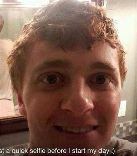 Giống như trường hợp trên, anh chàng vô tư bắt đầu ngày mới bằng một bức ảnh tự sướng. Song anh không biết rằng chính tấm gương trong phòng tắm đã khiến anh khốn đốn khi để lộ cả vòng 3 lên hình