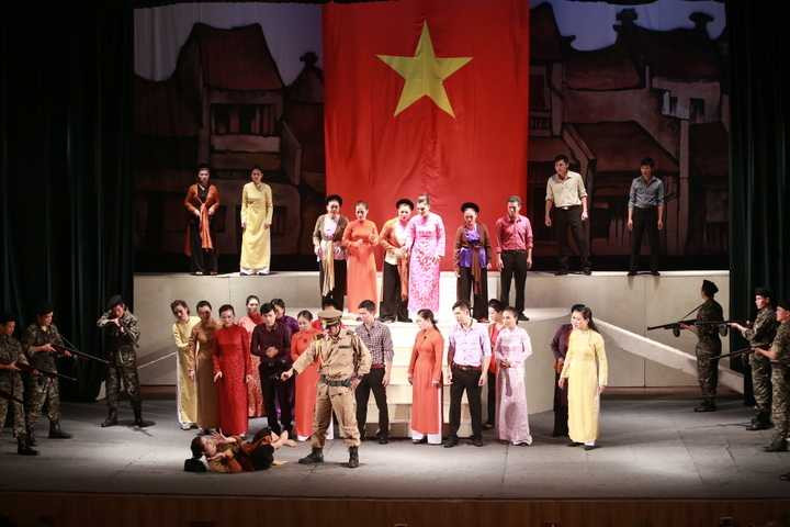 Cánh chim trắng trong đêm