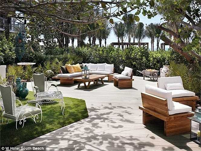 Gói dịch vụ sẽ gồm cả bữa ăn phục vụ lên tới 175 khách, chiếc bánh cưới, các ban nhạc sống, thợ chụp ảnh cưới… 