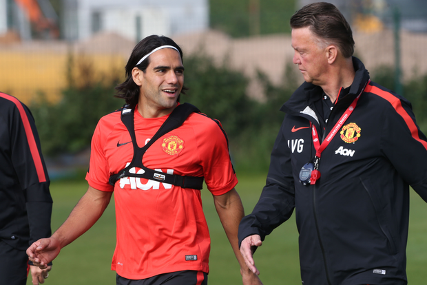 Falcao nổ súng: Đi tìm "số 9" kinh điển tại Old Trafford