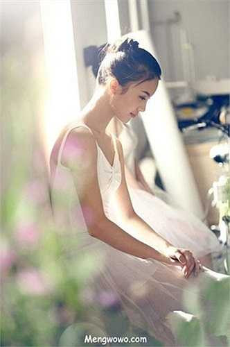 Không chỉ được nhiều người biết đến với nét đẹp như nữ thần, Jin Chen còn chứng minh mình là một cô gái 'tài sắc vẹn toàn' khi giành giải quán quân Strictly Come Dancing của đài truyền hình Hồ Nam và năm 2011.