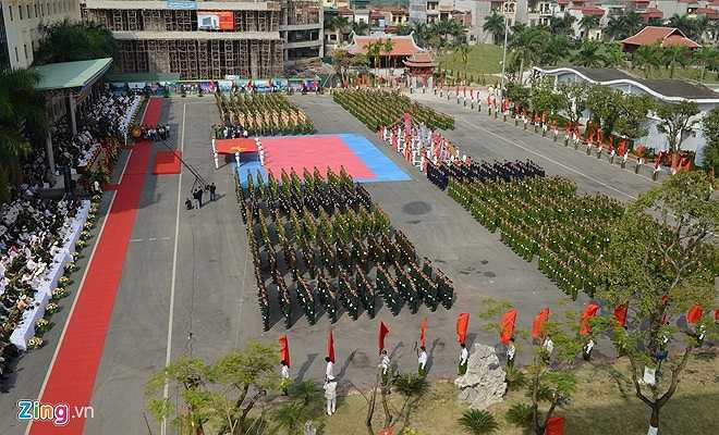 Khoảng sân rộng ở giữa học viện là nơi diễn ra những buổi diễu binh, chào cờ, tổ chức những sự kiện lớn của trường. 