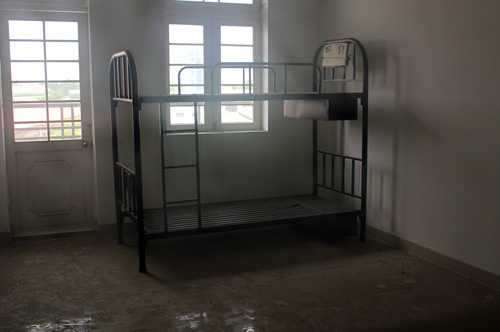 Xây nhà lưu trú trăm tỷ đồng bị công nhân khước từ