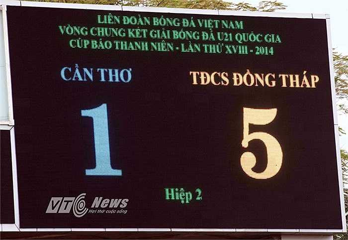 Kết thúc 90 phút thi đấu, U21 Đồng Tháp thắng đậm đối thủ 5-1 và lọt vào bán kết