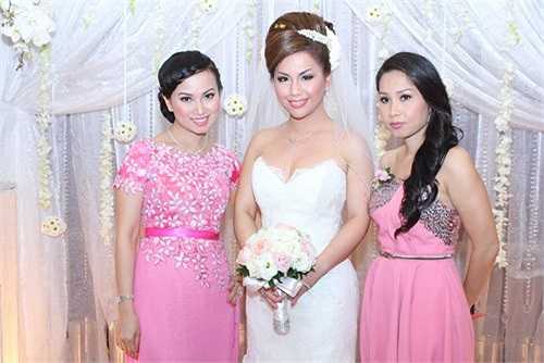 Chồng Cẩm Ly là nhạc sĩ Minh Vy, chủ của Kim Lợi Studio, một trong những hãng đĩa đầu tiên và danh tiếng nhất Sài Gòn. Hiện tại, gia đình cô đang sống trong một căn hộ xa hoa hơn 1 triệu đô tại quận 7.