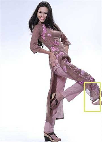 Đây là lỗi photoshop khó có thể bỏ qua khi người chỉnh ảnh quên không xóa bàn tay thừa. 