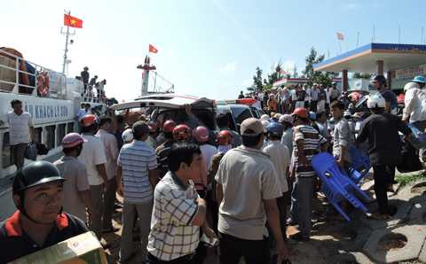 Lý Sơn, nghẹn lòng, đón thi thể, ngư dân, tử nạn, trở về