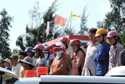 Lý Sơn, nghẹn lòng, đón thi thể, ngư dân, tử nạn, trở về