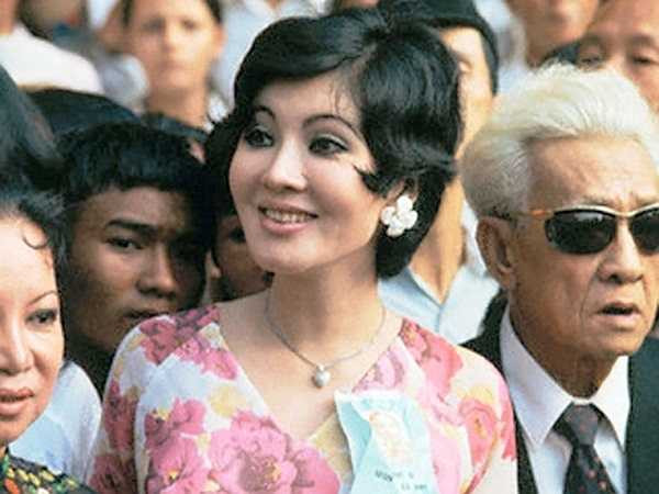 NSƯT Thẩm Thúy Hằng sinh năm 1940, tại Hải Phòng nhưng sau đó bà chuyển vào An Giang sinh sống. Thẩm Thúy Hằng được xem là ngôi sao sáng nhất của điện ảnh Việt Nam giai đoạn cuối thập niên 1950 đến cuối thập niên 1970