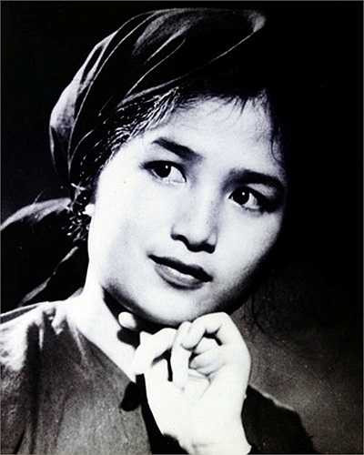 Ngày đó, trong trường điện ảnh có nhiều người xinh đẹp, nhưng Trà Giang luôn là người lọt vào “mắt xanh” của các đạo diễn. Chính vì thế, lần lượt các vai diễn quan trọng bắt đầu đến với sự nghiệp điện ảnh của Trà Giang