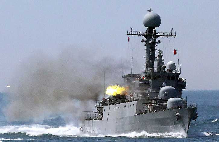 Tàu hải quân Hàn Quốc, Triều Tiên đọ súng trên biển