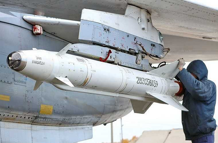 Tên lửa được trang bị đầu tự dẫn lade bán chủ động đem lại độ chính xác tương đối cao. 