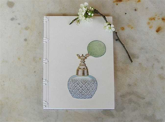 Chara nhanh chóng nổi tiếng với những tác phẩm ấn tượng thêu trên chất liệu độc đáo