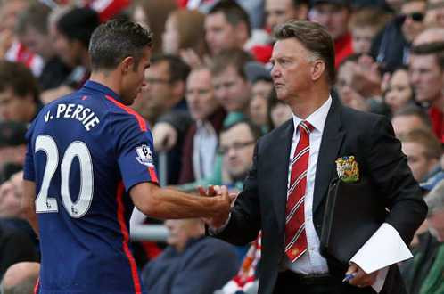 Van Persie chơi tệ: Còn 1 tháng để tự tìm lối thoát