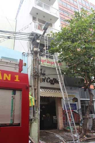 Cháy khách sạn giữa Sài Gòn, một người chết