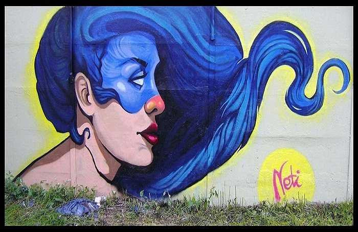 Natalia từng theo học khoa Mỹ thuật trường Đại học Lodz (Ba Lan). 