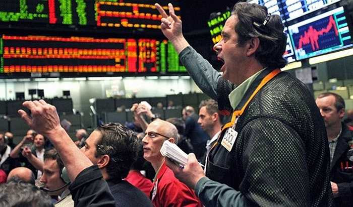 Bốn ngành công nghiệp thu hút nhiều lao động nhất tại Mỹ vào những năm đầu thế kỷ 20 là ngân hàng, dầu mỏ, thép và vận tải đường sắt. Đến nay, những đầu tàu kinh tế của nước Mỹ đã chuyển dịch sang ngành đầu tư chứng khoán, công nghệ và thời trang.