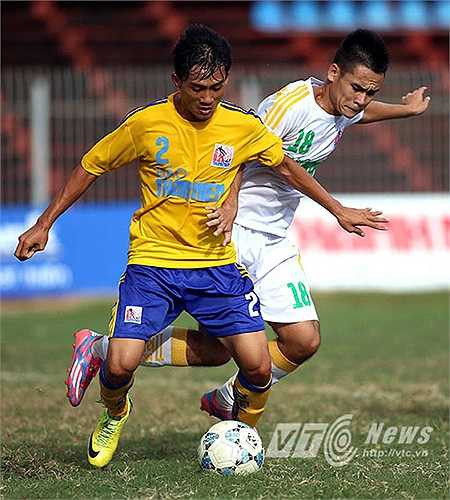 Nhưng những gì trên sân không như vậy. Đội đầu bảng B tiếp tục thi đấu cống hiến và giành chiến thắng 3-2