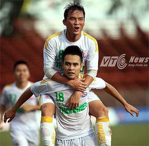 Phúc Thịnh tỏa sáng giúp đội nhà lách khe cửa hẹp