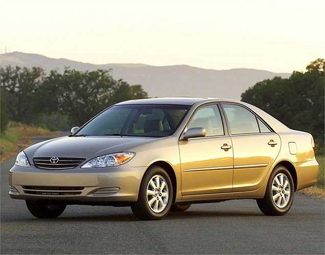 Mẫu Camry thế hệ thứ 5 ra mắt vào năm 2002 đã có thay đổi lớn về hình dáng khi phần thân xe được làm bề thế hơn, đồng thời mẫu Camry Wagon bị khai tử cùng năm.