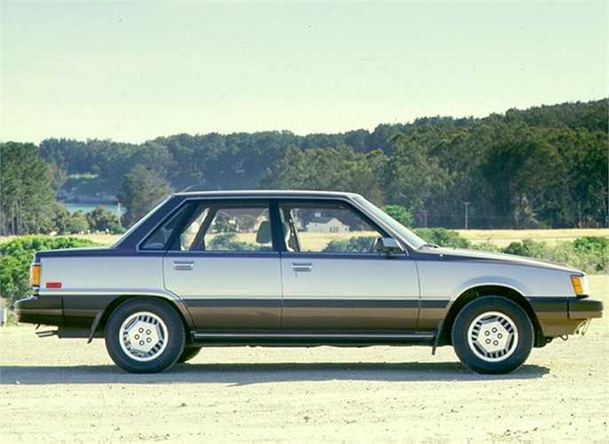 Toyota Camry 1986 được ra mắt với thiết kế góc cạnh sắc nét.