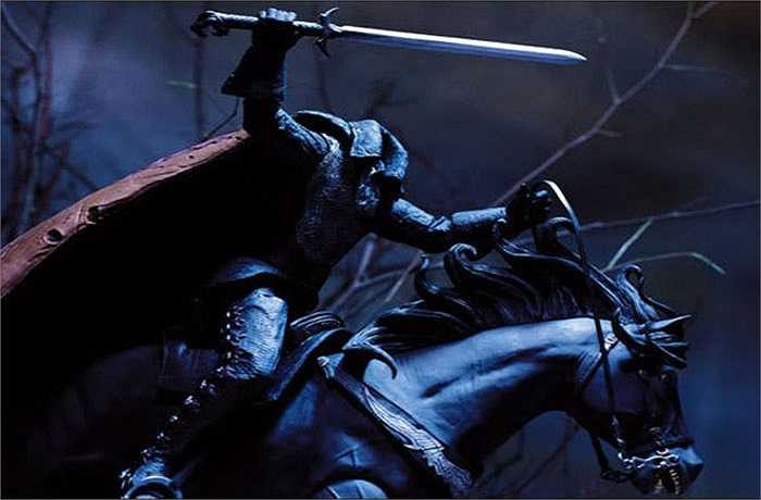 Dullahan là một kỵ sĩ bóng đêm không đầu trong truyền thuyết của người Ai – Len. Người ta tin rằng Dullahan tượng trưng cho điềm xấu, nếu nơi nào có sự xuất hiện của Dullahan. Thì nơi đó sắp xảy ra cảnh chiến tranh, chết chóc.