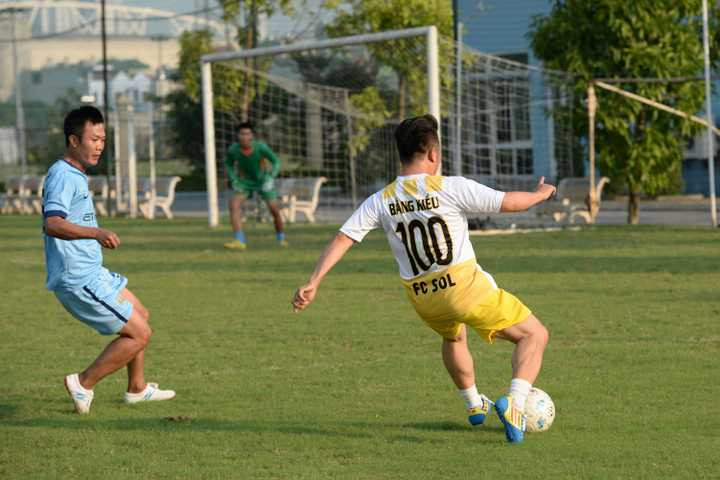 Trong trận đấu, ca sỹ Bằng Kiều đã ghi bàn từ 1 cú sút phạt rất đẹp mắtt và ấn định tỉ số 4 - 2 nghiêng về FC Sol.