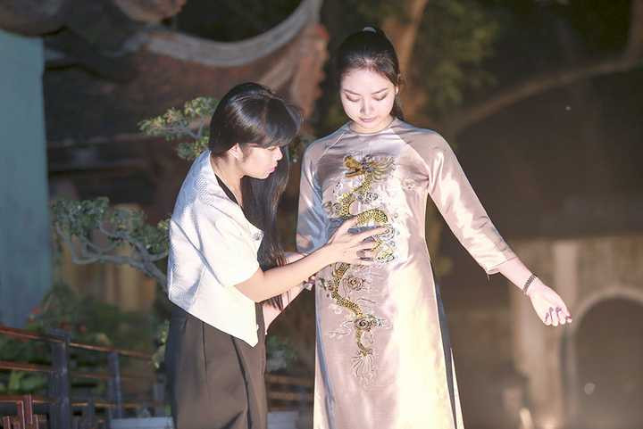 Tại Lễ hội áo dài Hương sắc Hà Nội năm nay, mỗi NTK được giao làm một bộ sưu tập áo dài để tôn vinh những làng nghề truyền thống