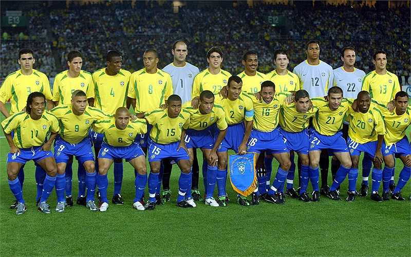Lần đầu tiên Ricardo Kaka được ra sân trong màu áo ĐTQG Brazil là trận giao hữu gặp Bolivia vào tháng Một năm 2002.
